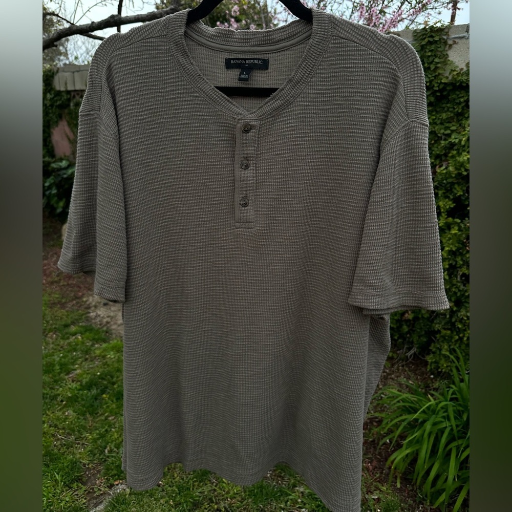 Banana Republic S/S Henley NWOT